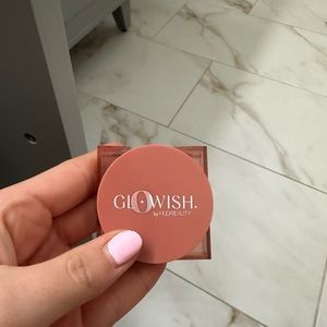 HUDA BEAUTY
GloWish Cheeky Vegan Soft Glow Powder Blush